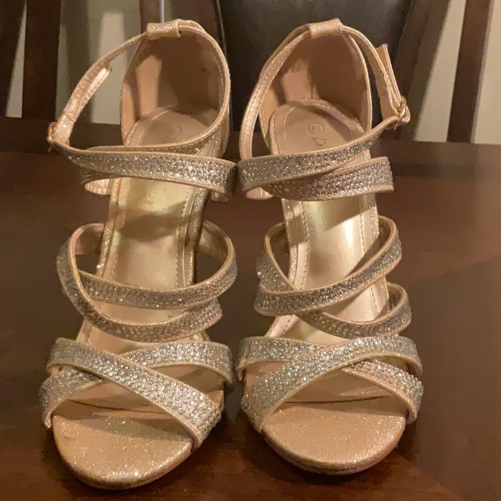 8.5 Dream Pairs super cute glittery gold High Heels